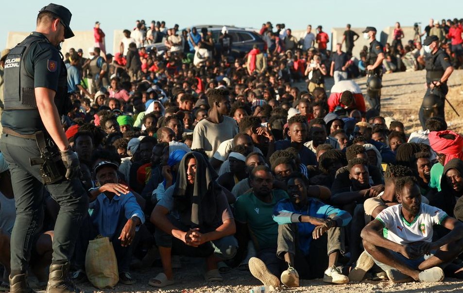 Kush mban përgjegjësi për fluksin e lartë të emigrantëve afrikanë në Ceuta 