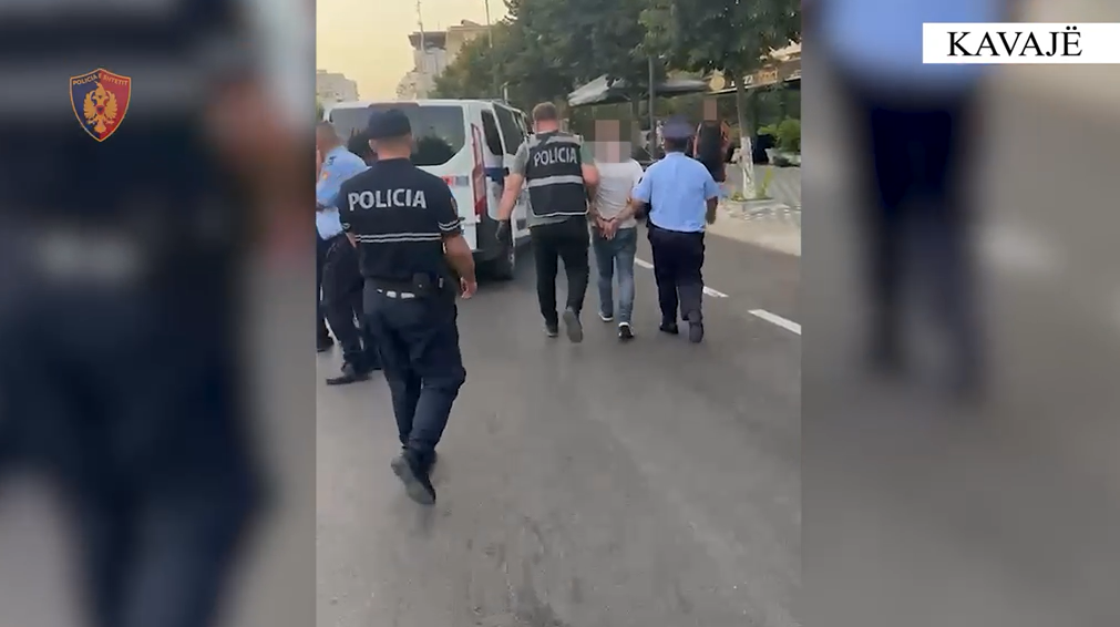 kater-persona-i-dhunuan-nipin-18-vjecar-xhaxhai-merr-kallashin-dhe-shkon-t-i-vrase-policia-i-prish-planet
