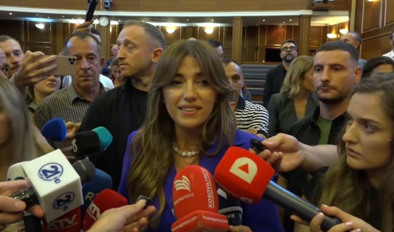 Përplasjet në Kuvendin e Kosovës  reagon presidentja e komanduar