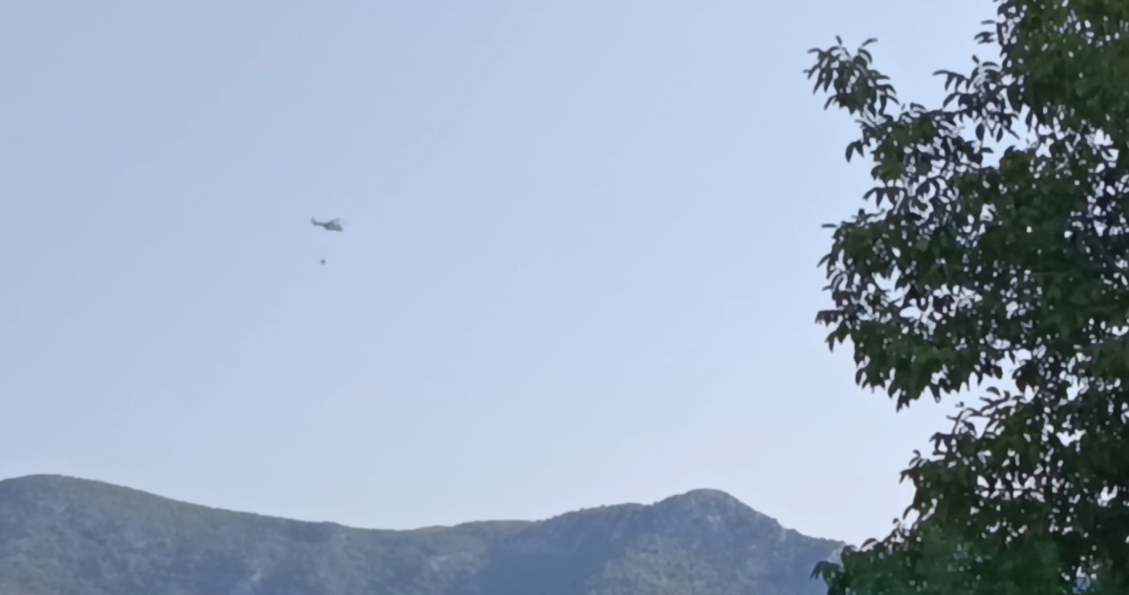 Natë  ferri në Krujë   Vihen nën kontroll flakët  por disa vatra vijojnë të riaktivizohen