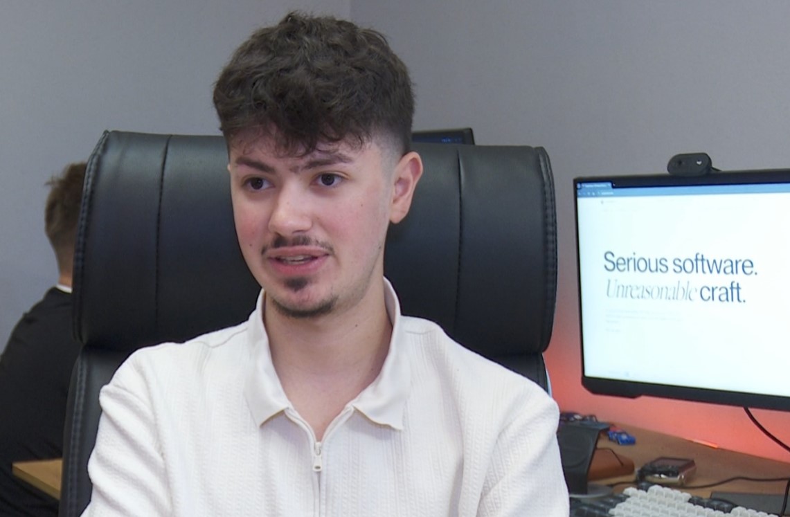 Teknologjia tërheq të rinjtë  20 vjeçari themelon kompani në industrinë e videolojërave