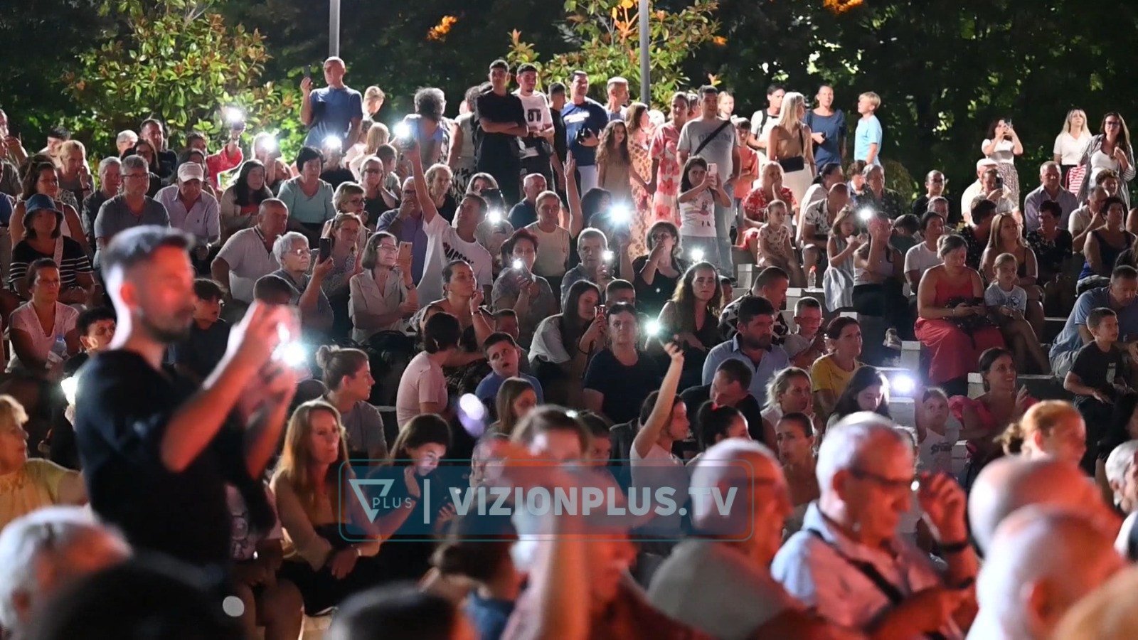 kenge-me-poezite-e-lasgushit-artisti-pogradecar-xhon-jesku-prezanton-nismen-e-tij