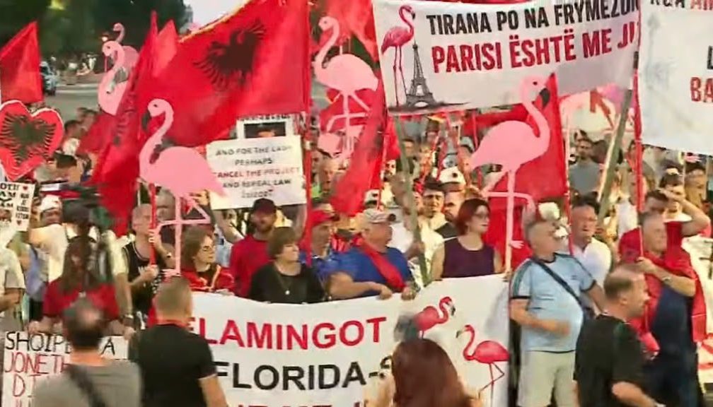 Dita e 76 të e protestës  qytetarët mblidhen para Kryeministrisë