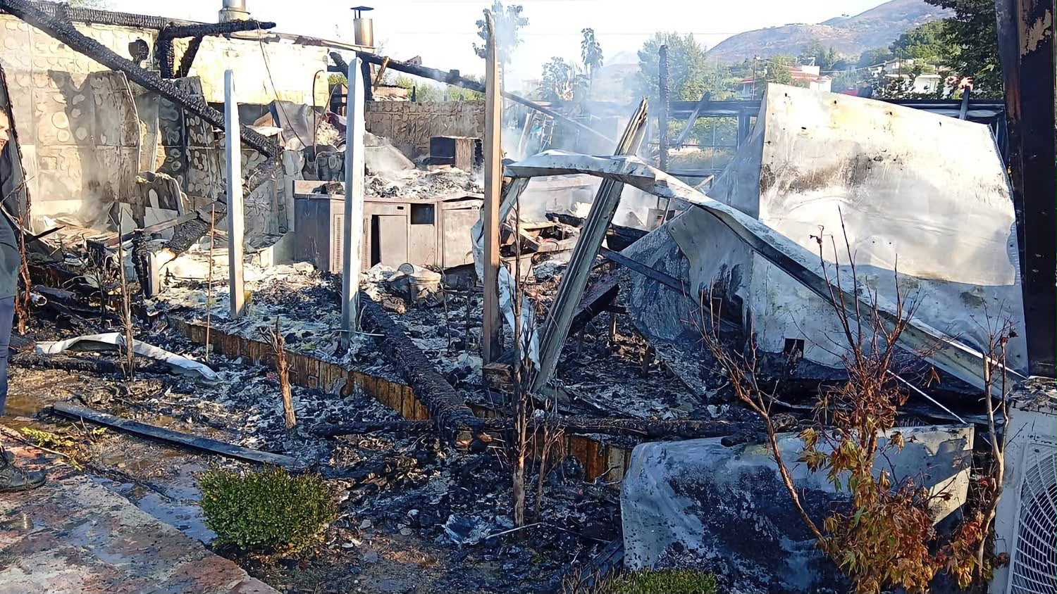 shkrumbohet-nga-zjarri-resorti-ne-aksin-sarande-syri-i-kalter