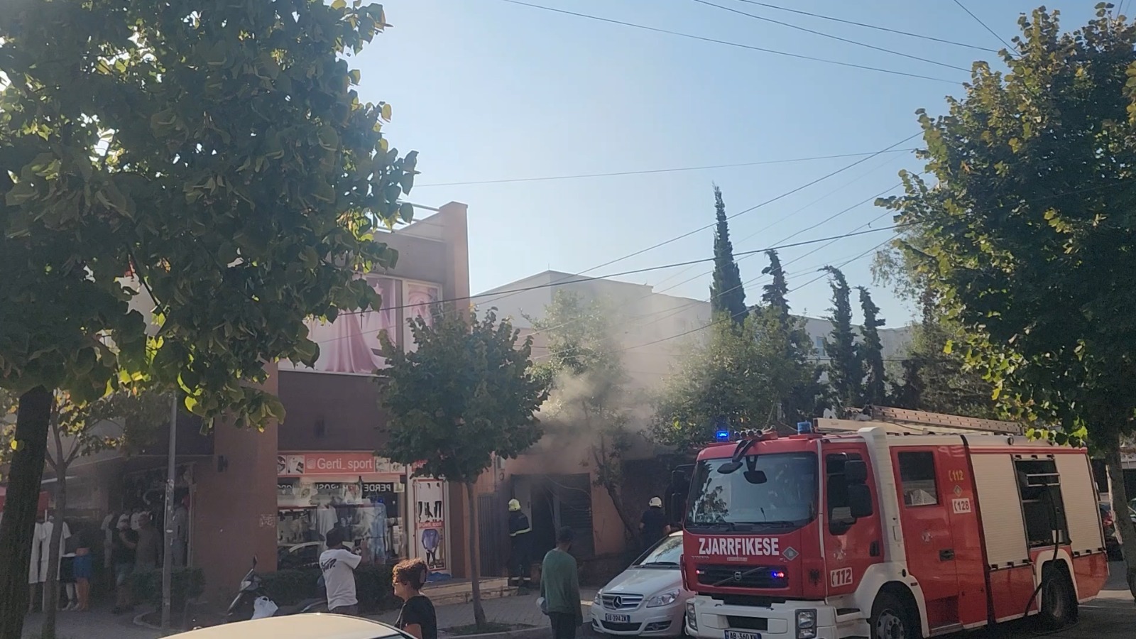 Merr flakë kabina elektrike në Durrës  një lagje mbetet pa energji