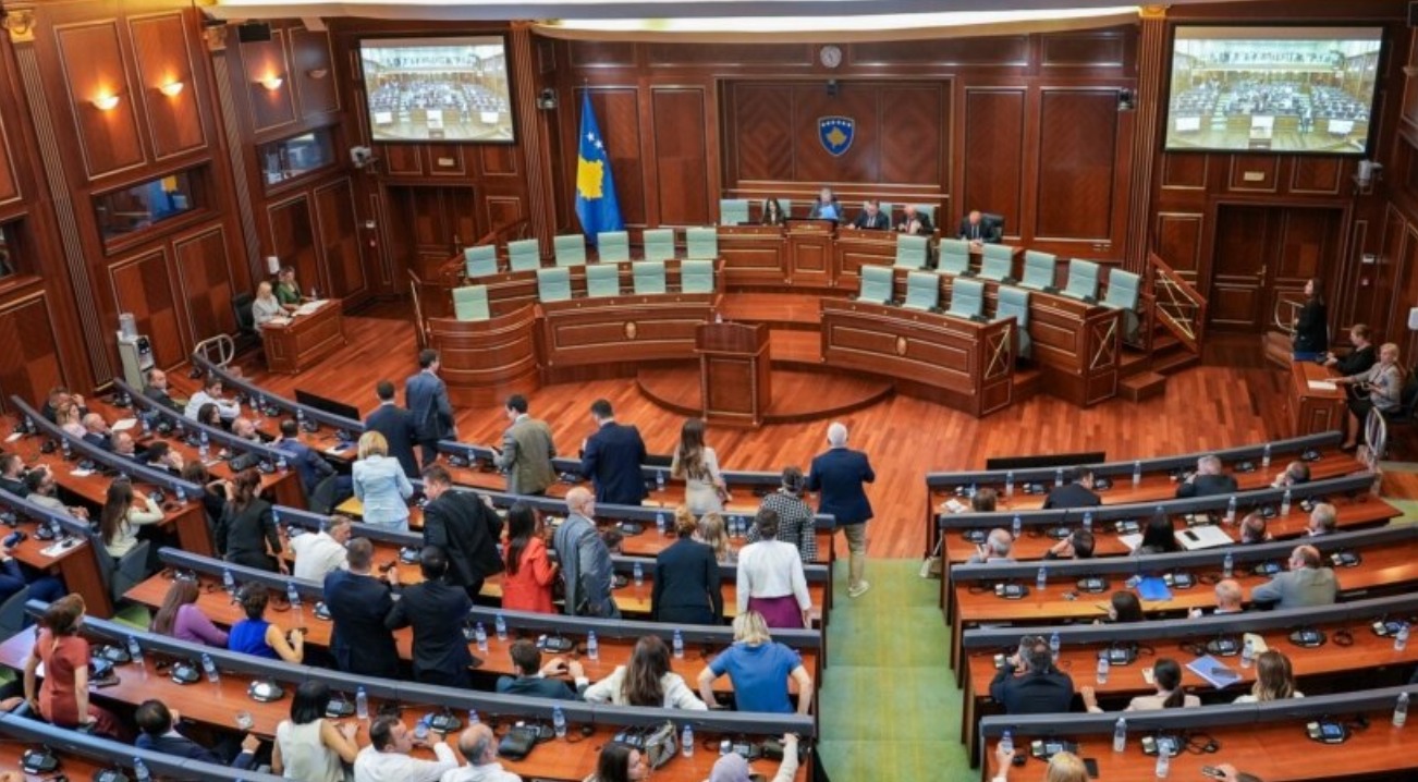 AAK padit 17 vendime të qeverisë  opozita në Kosovë akuzon Albin Kurtin për shkelje të ligjit