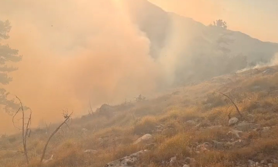 Vazhdon lufta me flakët në Lurë  ndërhyhet edhe nga ajri