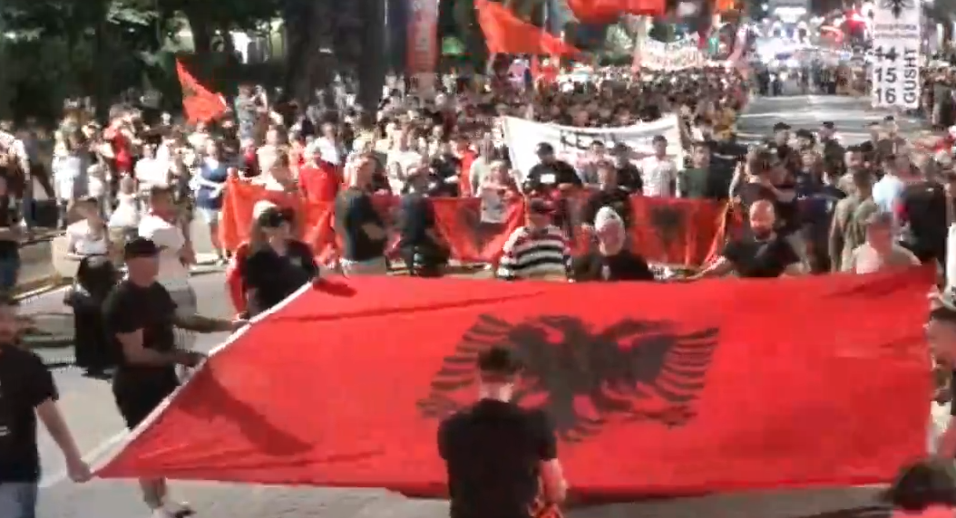 Dita e 77 e protestës  qytetarët nisin marshimin në rrugë