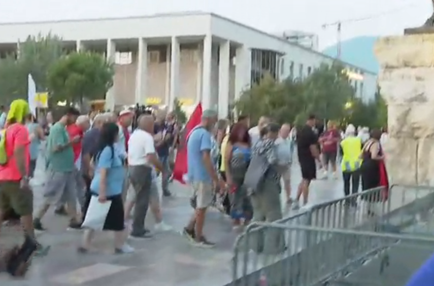 Dita e 79 të e protestës  qytetarët marshojnë drejt Kryeministrisë