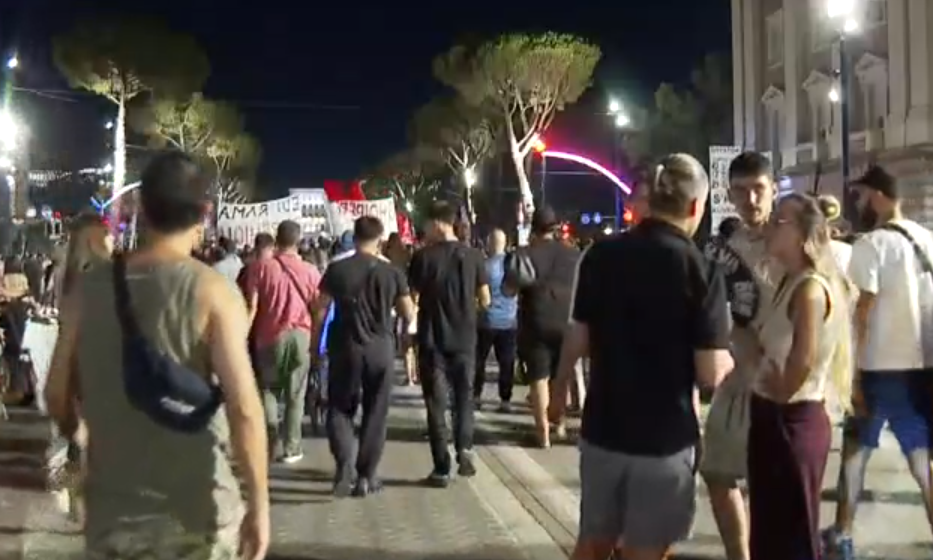 Përfundon dita e 79 e protestës  nis marshimi në rrugë