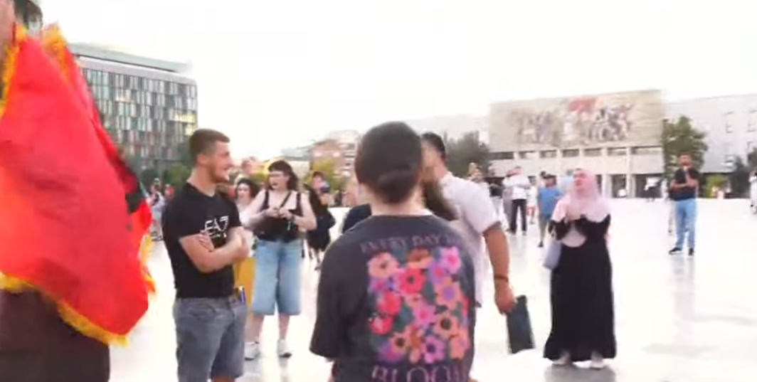 65 ditë protestë  nis grumbullimi i qytetarëve në shesh