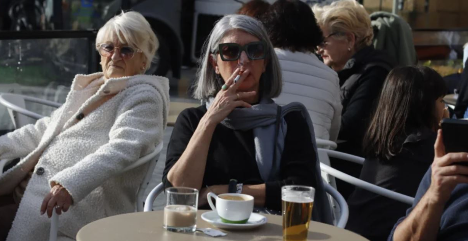 Spanja po merr masa për të ndaluar duhanin në tarraca dhe plazhe