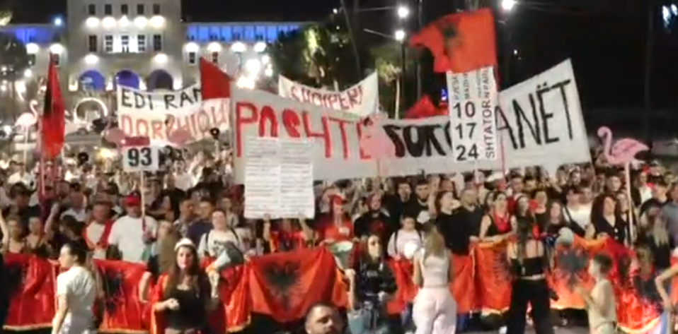 Dita e 93 e protestës  qytetarët nisin marshimin në rrugë