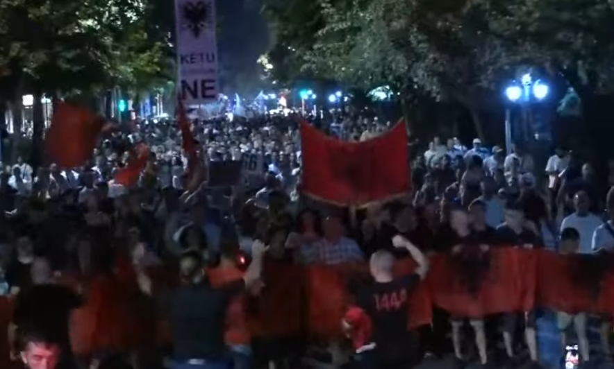 Dita e 66 e protestës  qytetarët marshojnë në rrugë