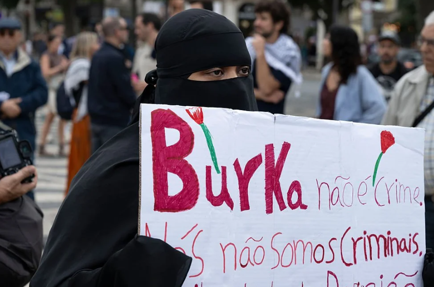 Portugalia ndalon mbulimin e fytyrës në publik  deri në 3 mijë euro gjobë për shkelësit