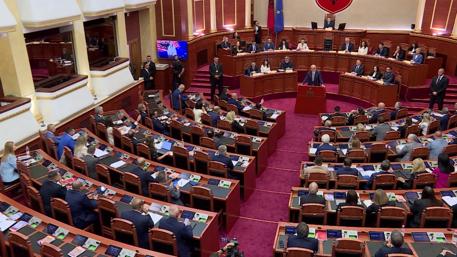 ps-pd-perplasen-ne-kushtetuese-opozita-ka-goditur-6-vendime-te-mazhorances-mes-tyre-diella-dhe-endri-shabani