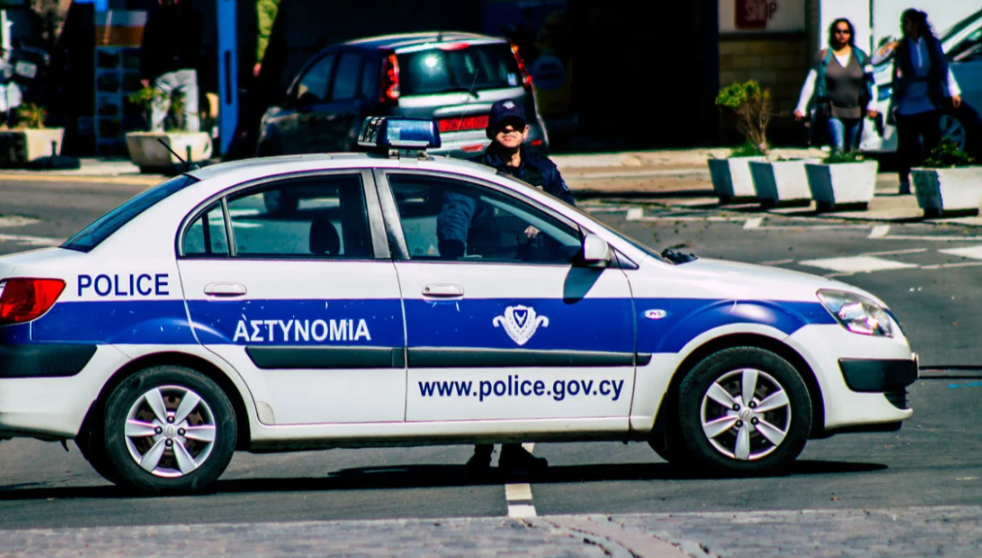 Nisin hetimet për babain në Qipro  la vajzën 11 vjeçare vetëm për ditë për të ndjekur ndeshjen në Elbasan