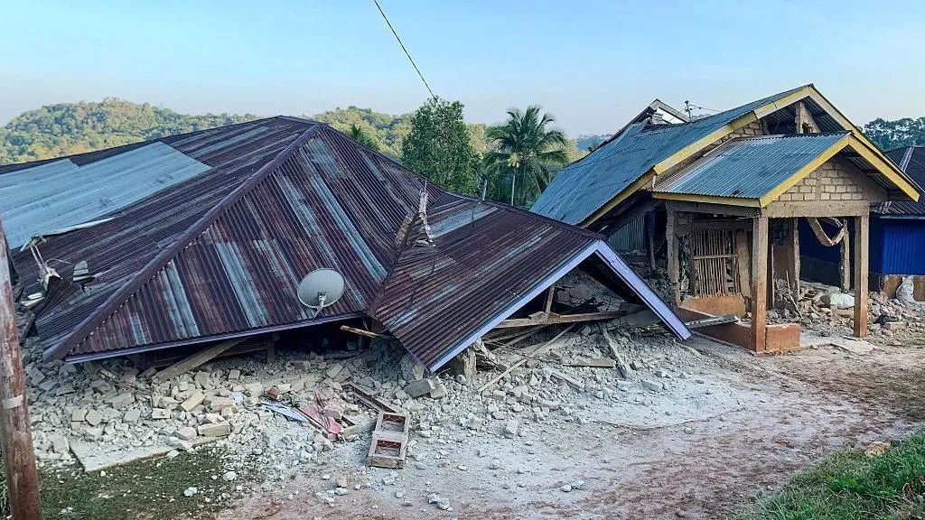 Indonezia tronditet nga pasgoditjet  mbi 2 mijë lëkundje pas tërmetit me magnitudë 7 7