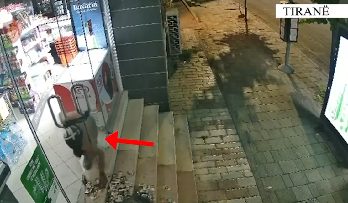 Tiranë  Arrestohen dy të rinj për 6 vjedhje  23 vjeçari theu masën  Arrest në shtëpi 