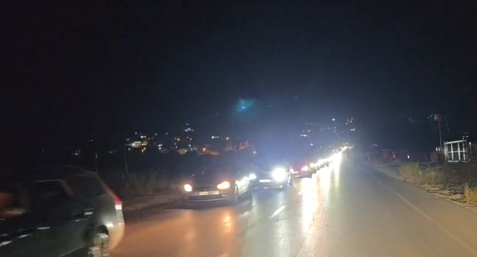 trafik-i-renduar-drejt-tiranes-rradhe-kilometrike-ne-rrugen-e-arbrit