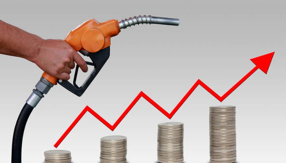 cmimi-i-naftes-arrin-ne-229-leke-shtrenjtohet-edhe-benzina-ne-pikat-e-karburanteve