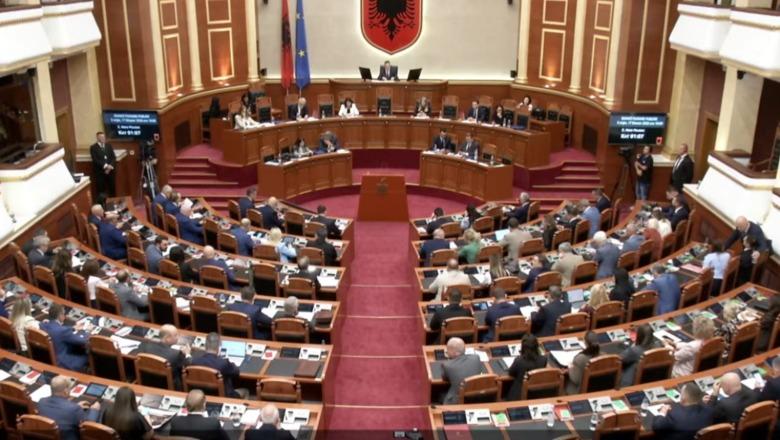 Dënimi i liderëve të UÇK  Peleshi lexon deklaratën e përbashkët të Kuvendit  Janë të pafajshëm