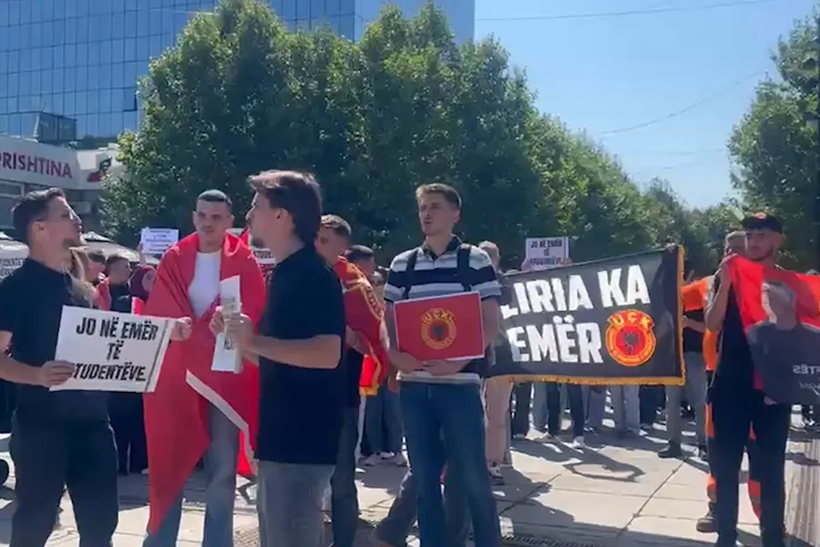 Studentët marshojnë në Prishtinë kundër Speciales  Drejtësi për heronjtë tanë