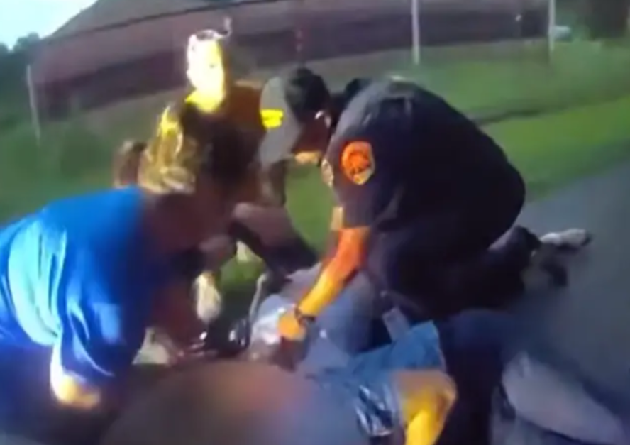 Rrufeja godet çiftin në Florida  shpëtojnë mrekullisht falë ndërhyrjes së kalimtarëve  VIDEO 