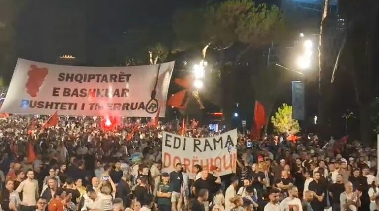Bllokuan akset kryesore të Tiranës gjatë protestës  procedohen penalisht 20 persona