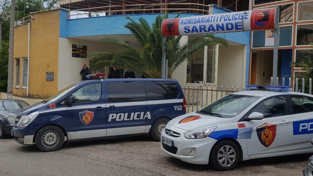 Plagosën me thikë vëllezërit pas një konflikti në Sarandë  arrestohen 3 të rinj