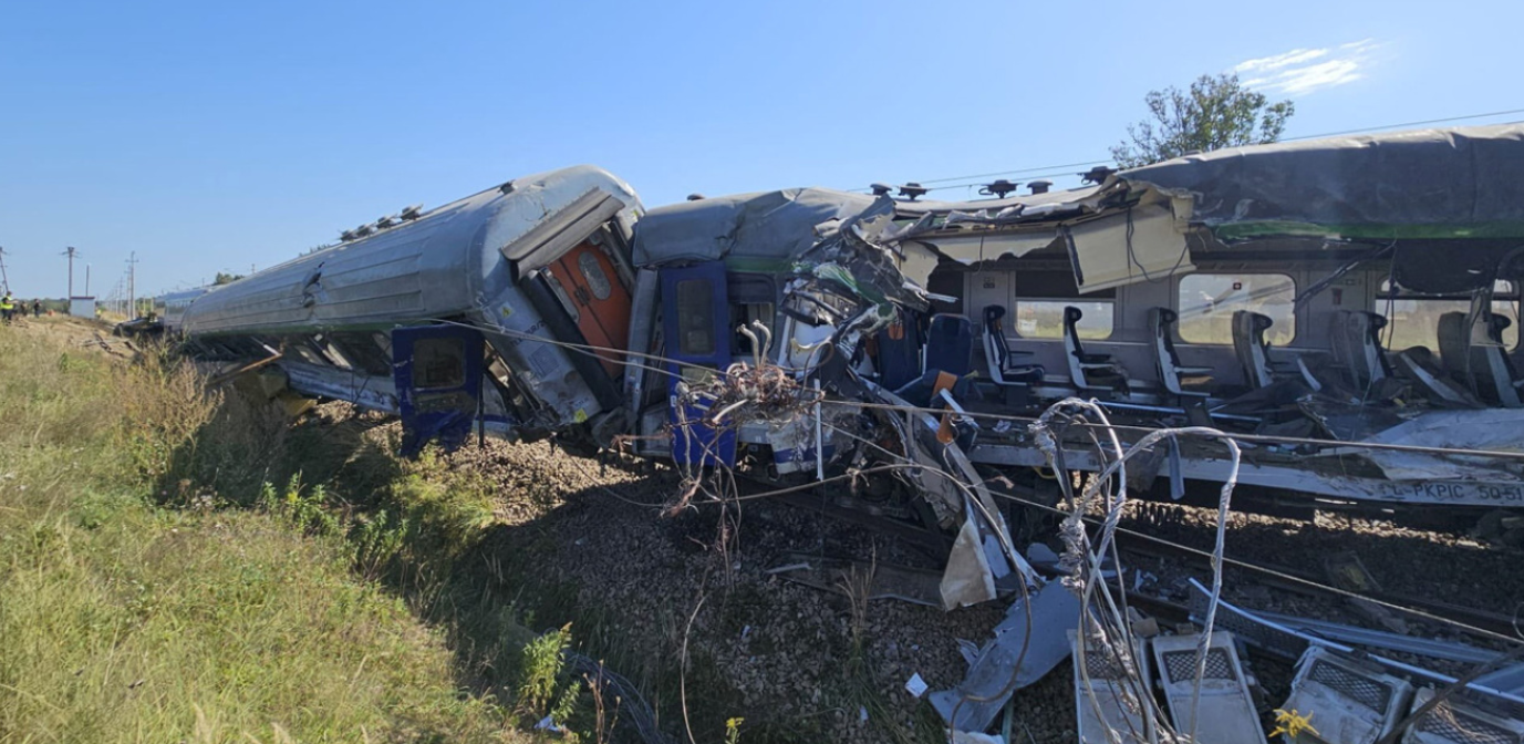 Poloni  Treni përplaset me betonieren  1 i vdekur dhe 20 të plagosur