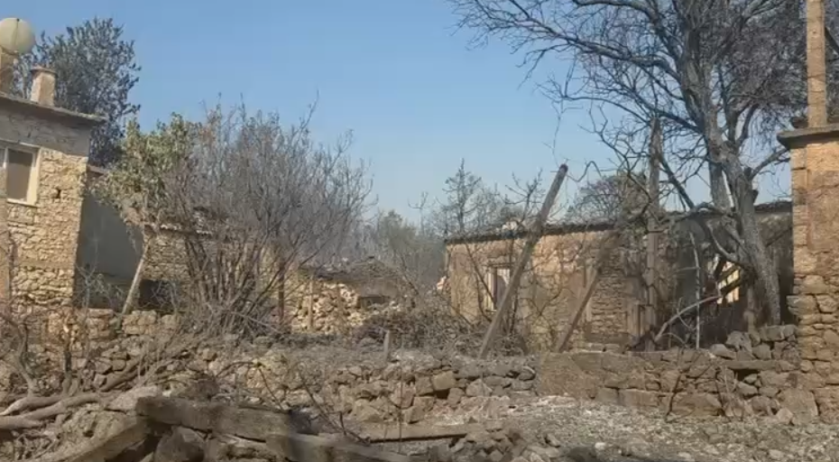Natë tmerri në Himarë  mbi 6 mijë ullinj shekullorë dhe 6 banesa të përfshira nga zjarri