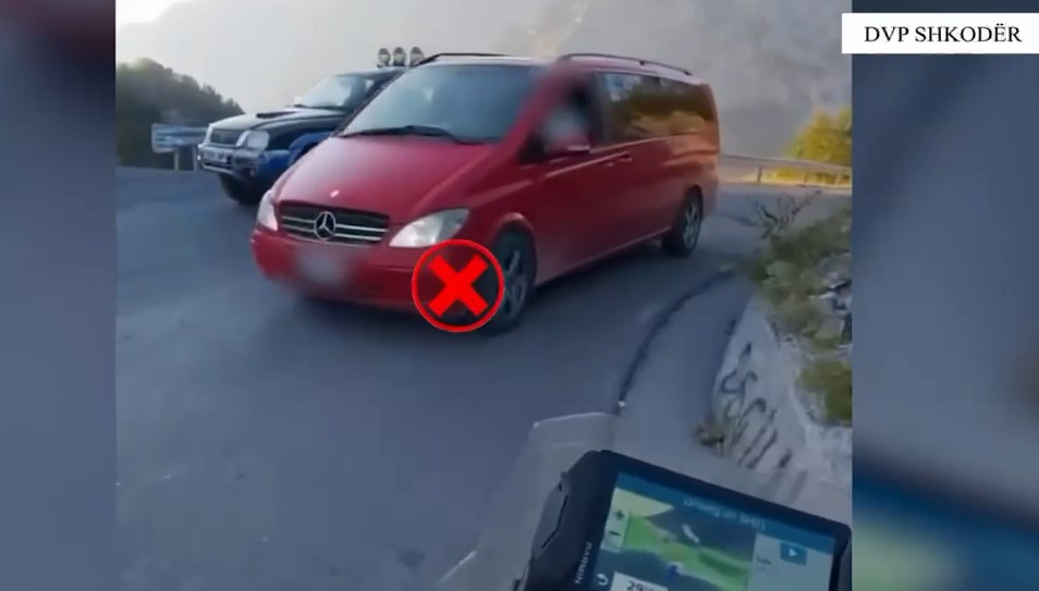 U fut në parakalim në kthesë  shoferit në Shkodër i hiqet patenta për 6 muaj  merr edhe gjobë