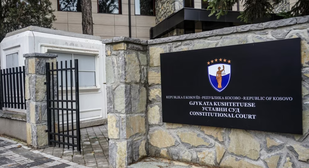 Kushtetuesja  Qeveria u zgjodh në përputhje me Kushtetutën  presidenti duhet të zgjidhet deri më 6 tetor