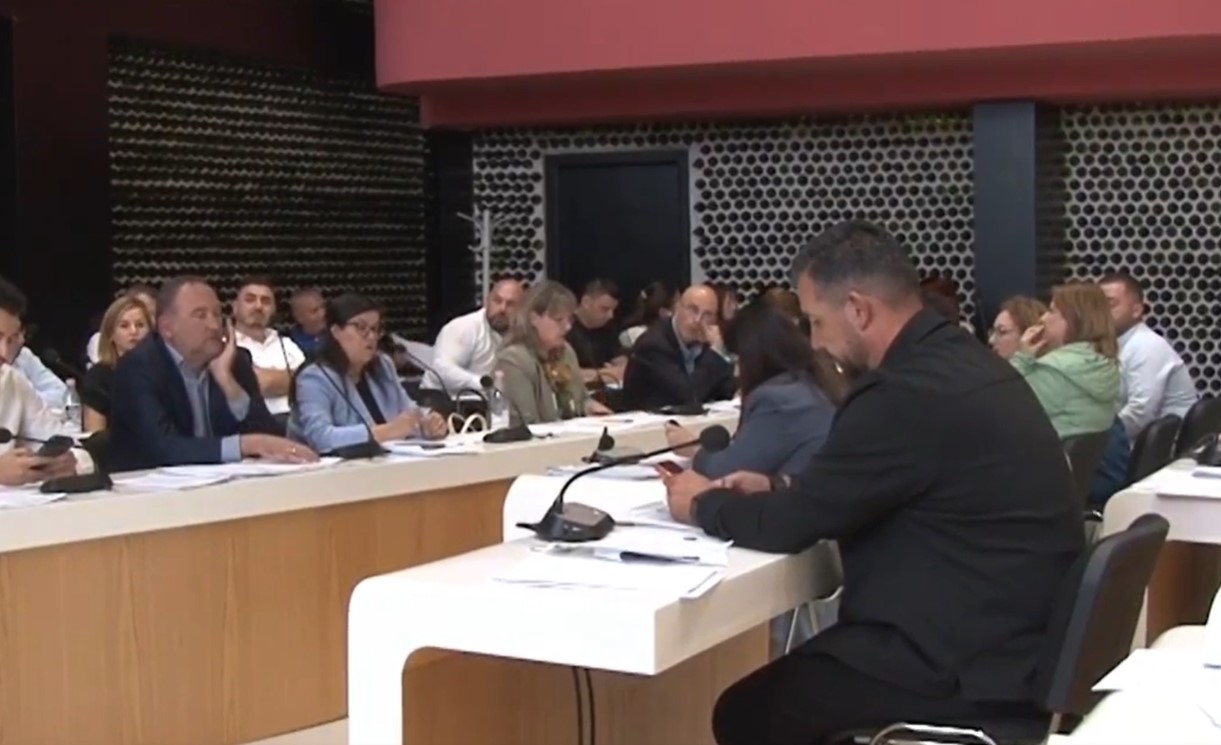 Bashkimi i Maliqit me Korçën  përplas  këshilltarët bashkiakë  argumentet pro dhe kundër