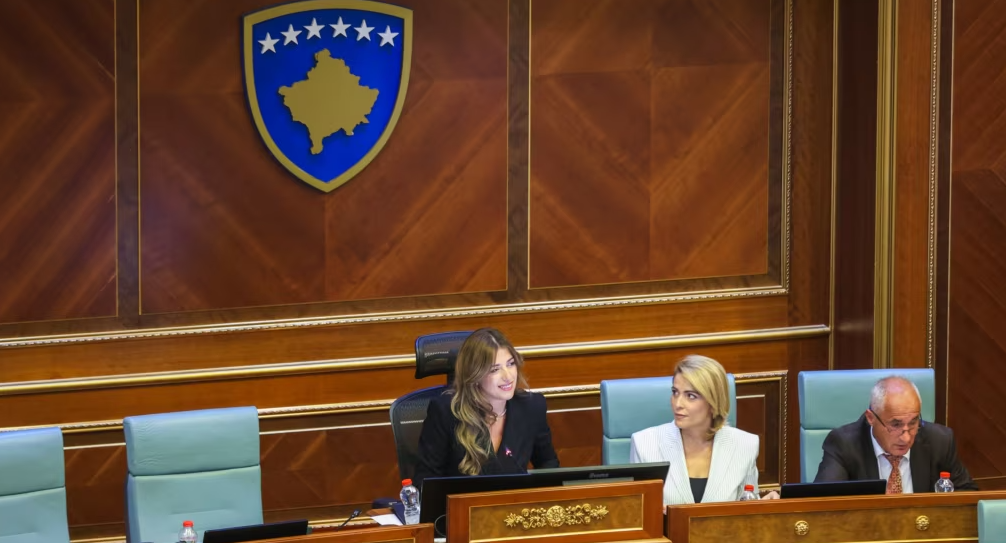 Kriza politike në Kosovë  PDK tërheq kandidaturën e Vlora Çitakut dhe i drejtohet Kushtetueses