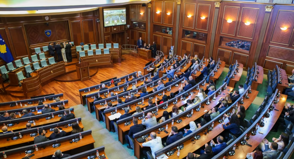 Kuvendi i Kosovës konstituohet pa nënkryetarin e PDK së  votohet një kandidate e Listës Serbe