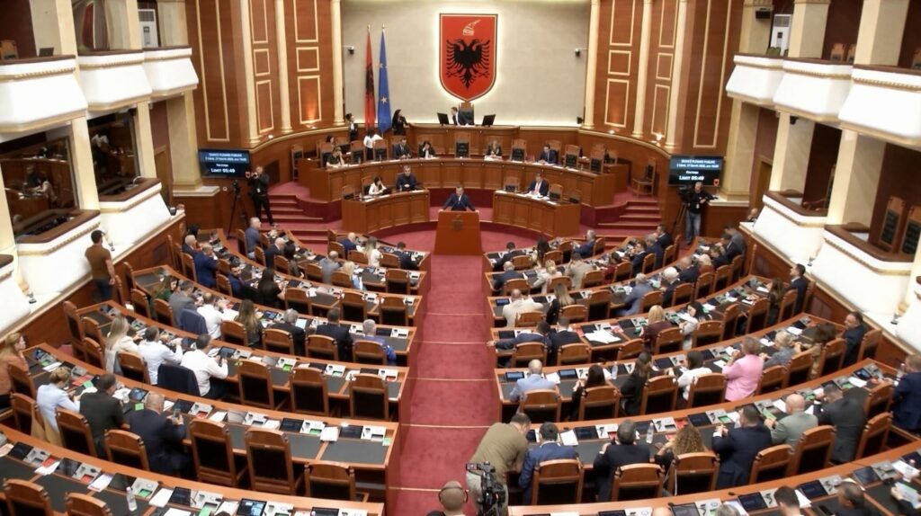 te-marten-nis-parlamenti-ne-fokus-te-sesionit-te-ri-reforma-zgjedhore-dhe-territoriale