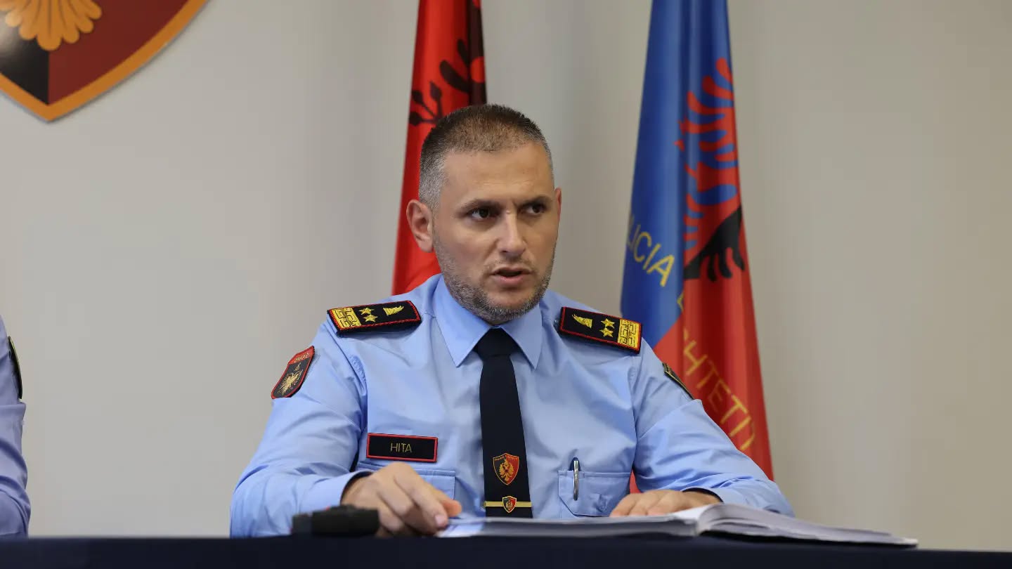 Skënder Hita mbërrin në Korçë  takim me drejtuesit e Policisë Vendore