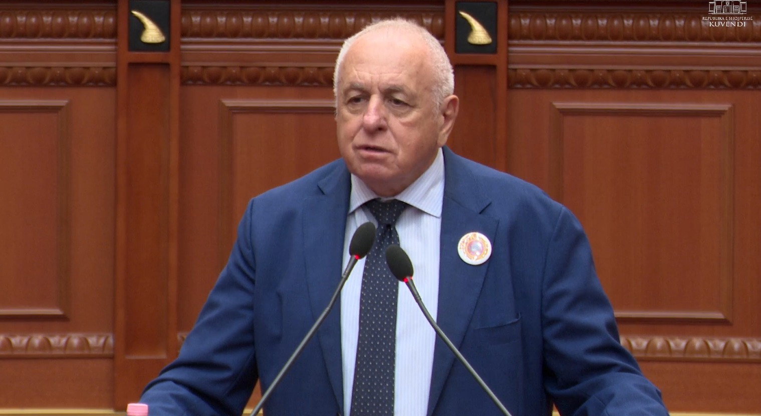 Kë duhet të dënojmë  hordhitë millosheviçiane apo UÇK   Shehu në Kuvend  Të miratohet rezoluta që dënon gjenocidin serb