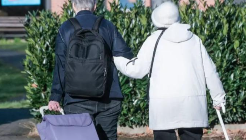 Pabarazia e pensioneve në Gjermani  mes lindjes dhe perëndimit