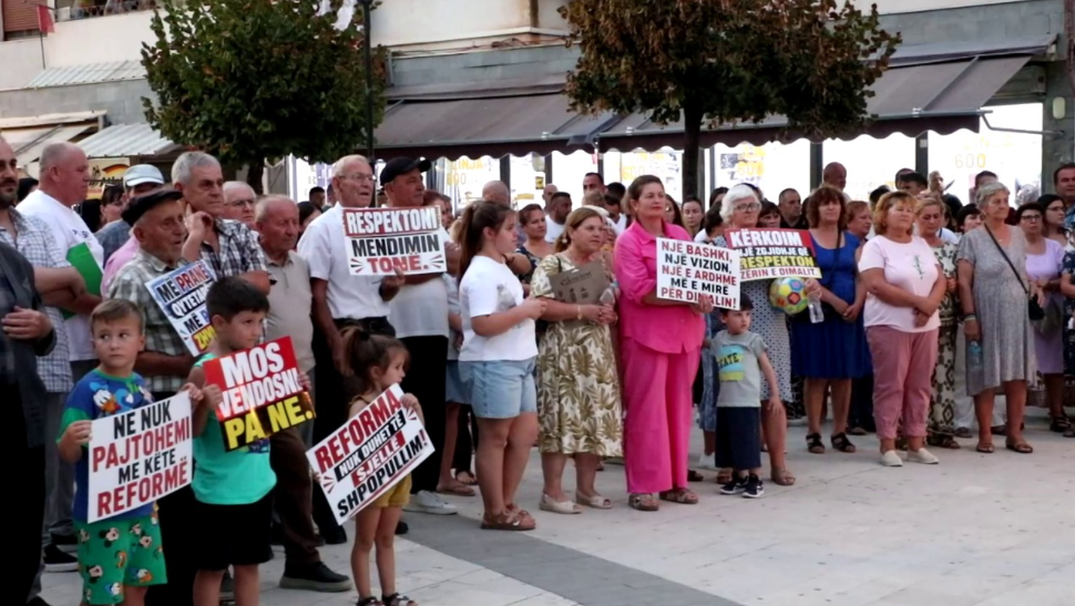 Reforma Territoriale  banorët e Dimalit sërish në protestë  Banorët  Dimali duhet të jetë bashki