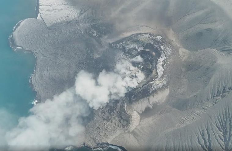 Shpërthen vullkani në Indonezi  6 aeroporte pezullojnë fluturimet