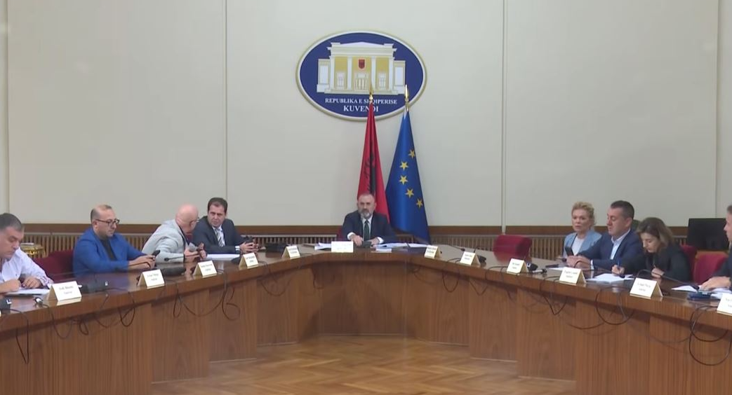  Territorialja   përplasje te ligjet  demokratët braktisin mbledhjen  PS vijon e vetme punën