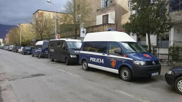 Has  Të shtëna me armë zjarri  plagoset një 29 vjeçar