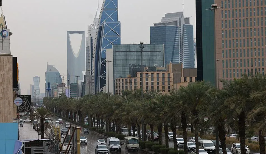Përshkallëzohen tensionet  Arabia Saudite lëshon alarm për sulme ajrore në Riad  dëgjohen shpërthime
