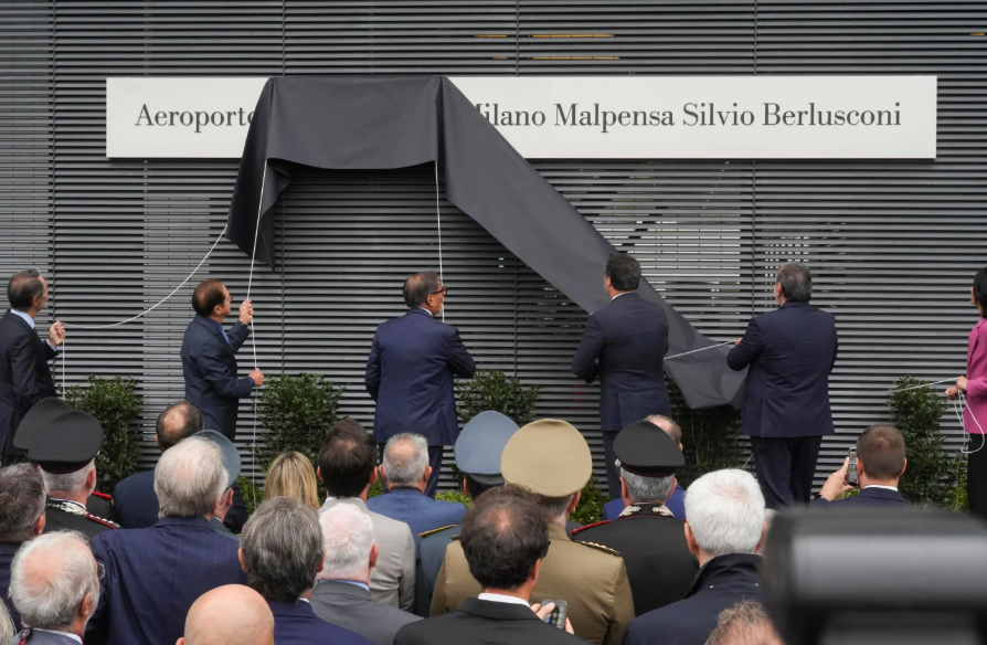 Pas dy vitesh debatesh  aeroporti i Milanos merr emrin e Silvio Berlusconit