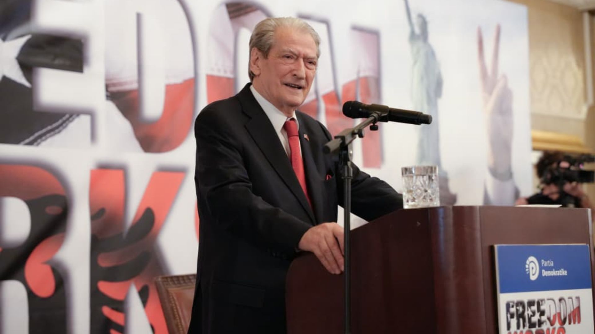 Berisha me shqiptarët në SHBA  E konsideroj vizitën time tek ju  si një dhuratë të vyer