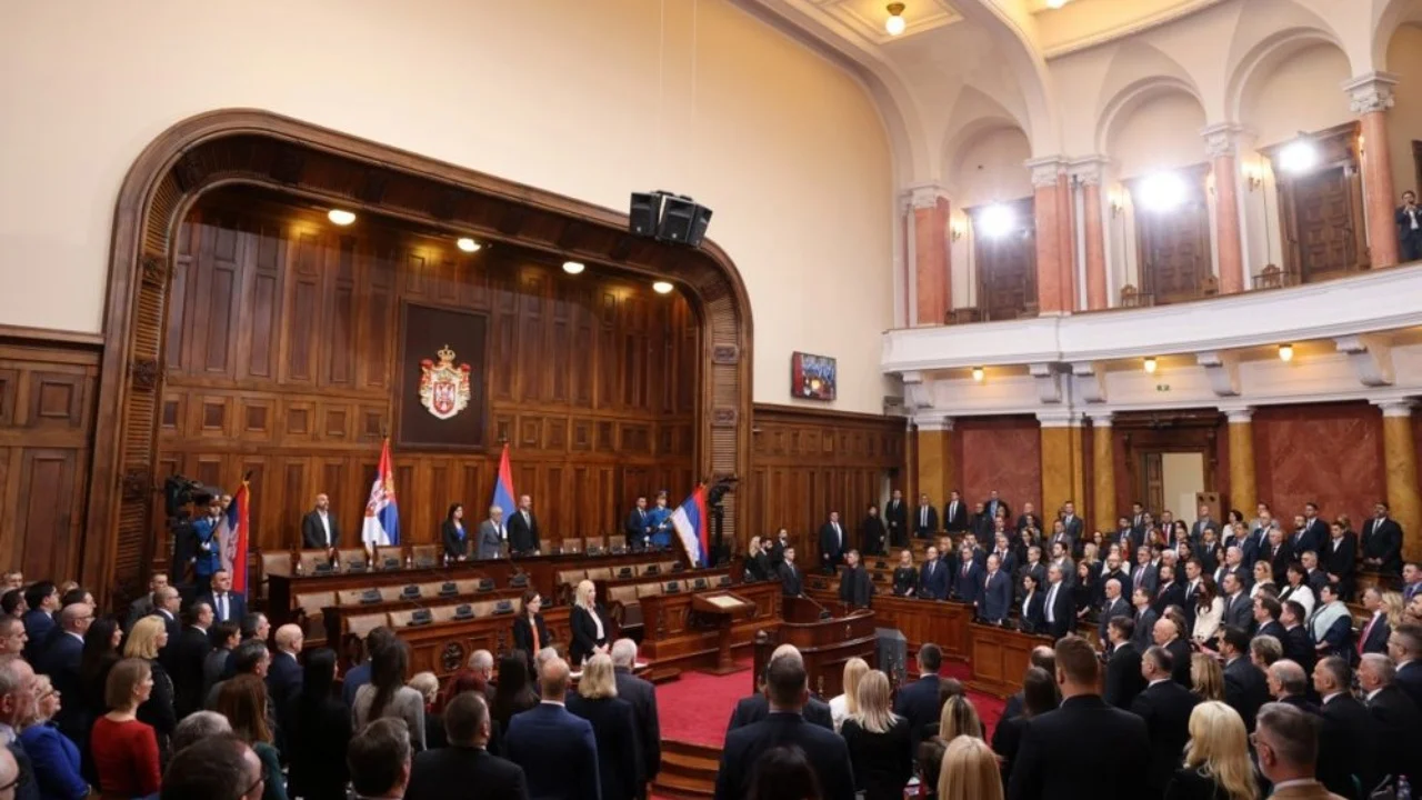 Zgjedhje të parakohshme në Serbi  Vuçiç shpërndan Parlamentin