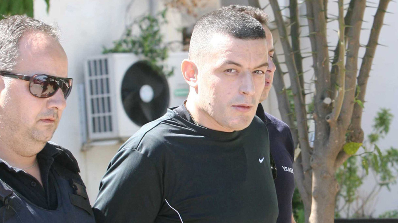 kishte-dale-nga-burgu-me-leje-dhe-duhej-te-kthehej-sot-alket-rizai-perfshihet-ne-nje-konflikt-me-arme-dhe-zhduket-policia-greke-e-shpall-ne-kerkim